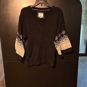 Old Navy Black and Cream V-Neck Sweater